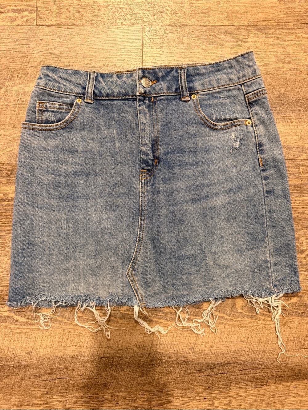 Wild Fable Medium Wash Distressed Denim Mini Skirt Size 2